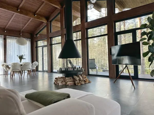 Каркасный дом в сосновом лесу