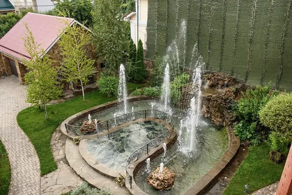 Уличные и садовые фонтаны