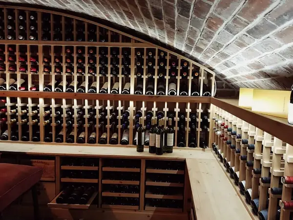 винная комната в ресторане в Москве