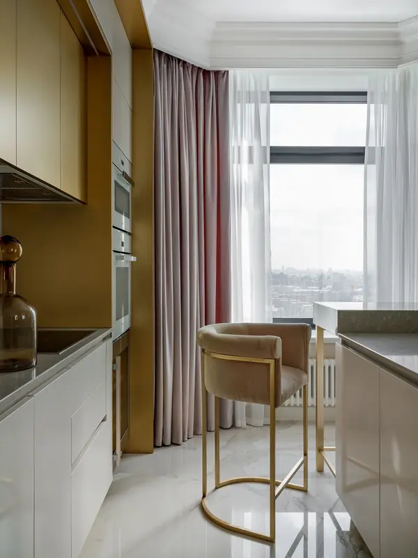 Люкс интерьер кухни в Квартире 160 кв. м. в стиле Неоклассика