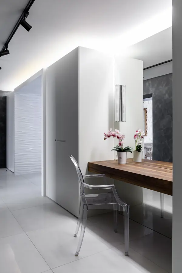 Стильная черно-белая квартира в Новосибирске