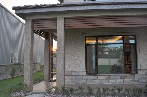 Натуральная Мозаика Галька на Сетке . Использование на фасадах зданий