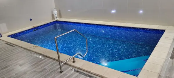 Бетонный бассейн. Облицовка бассейна пленкой ПВХ