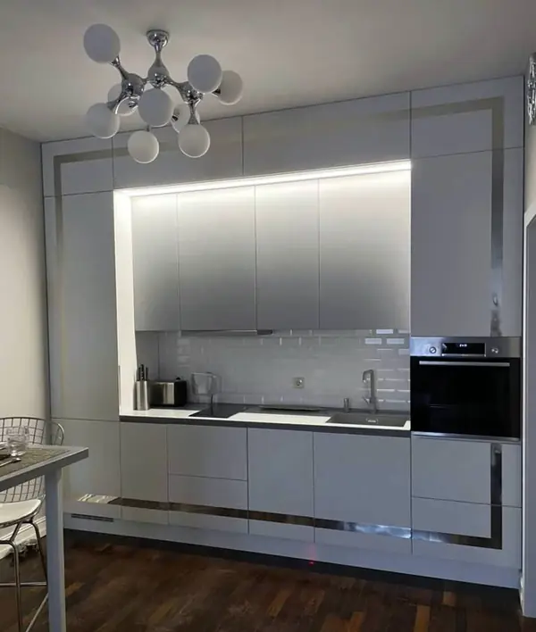 Кухня "PROFILO metallo" в белом.