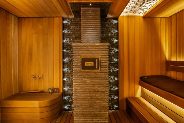 Банная печь Klover-35 в облицовке из талькомагнезита в обработке Радиатор