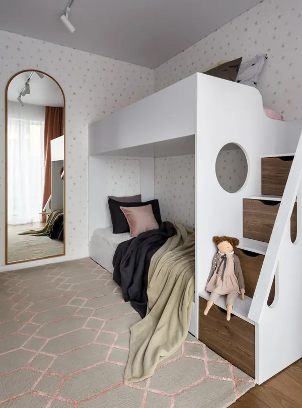 Светлая квартира для семьи с двумя детьми