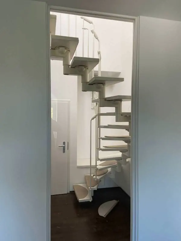 Лестница в квартире (BauBuche и элементы с эффектом необработанной стали)