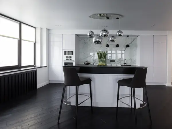 АПАРТАМЕНТЫ В ЧЕРНО-БЕЛЫХ ТОНАХ