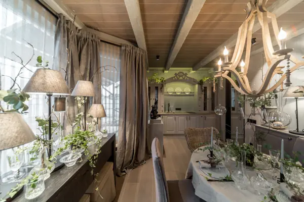 Кухня гостиная с камином