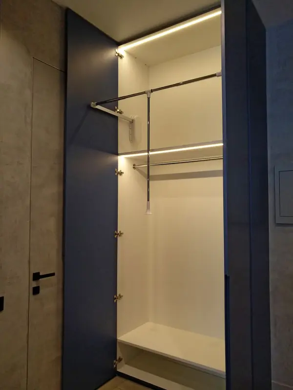 Шкаф для одежды в прихожую