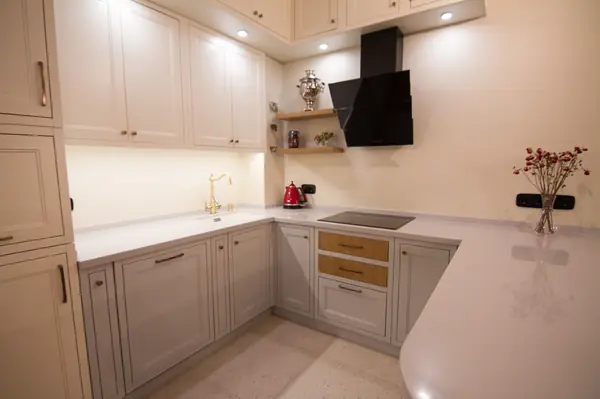 Бело-серая кухня в Москве