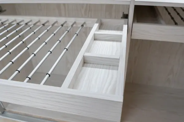 Гардеробная raumplus с LED-подсветкой, брючницами и пантографами