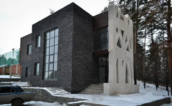 Остекление фасада загородного дома