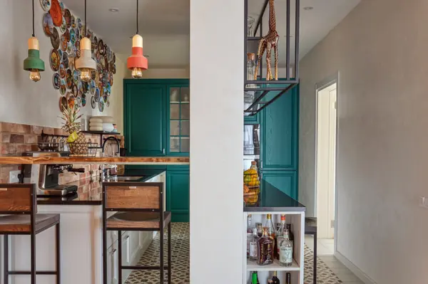 Яркий аутентичный интерьер, создающий иллюзию загородного дома