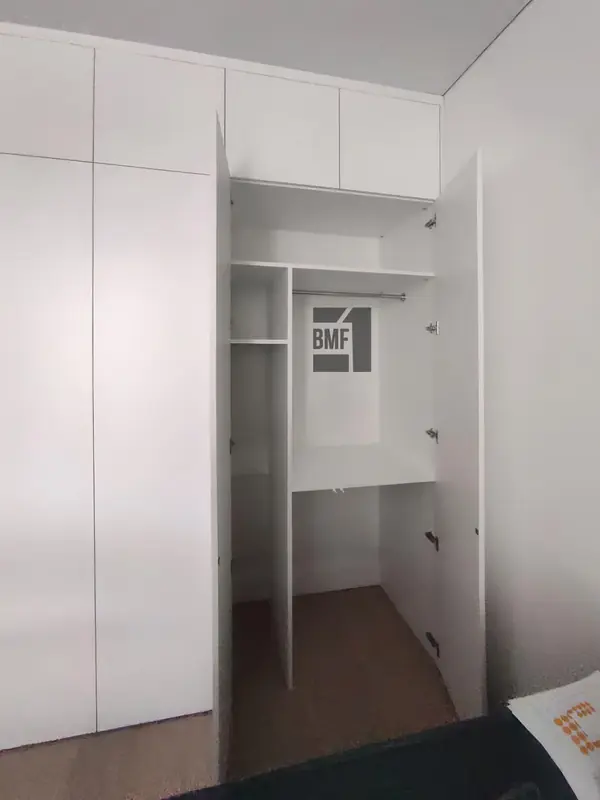 Распашной шкаф в спальню 55803-3