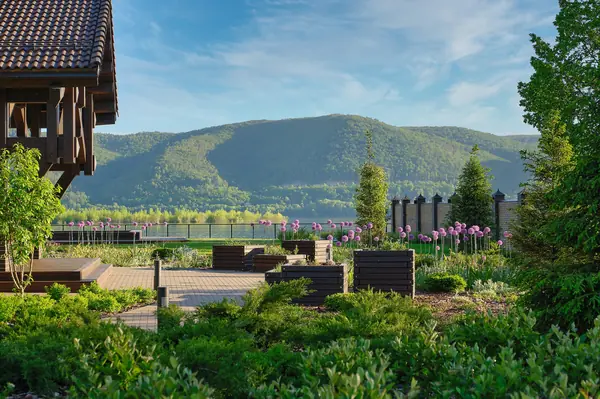 Сад на берегу Волги