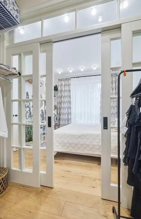 Кантри Г-2 Ral 9010 в квартире современного стиля