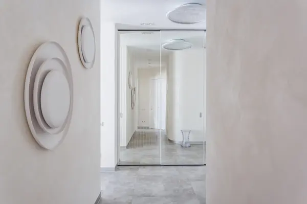 Фото коридора реализованного проекта квартиры ЖК "Адмирал".