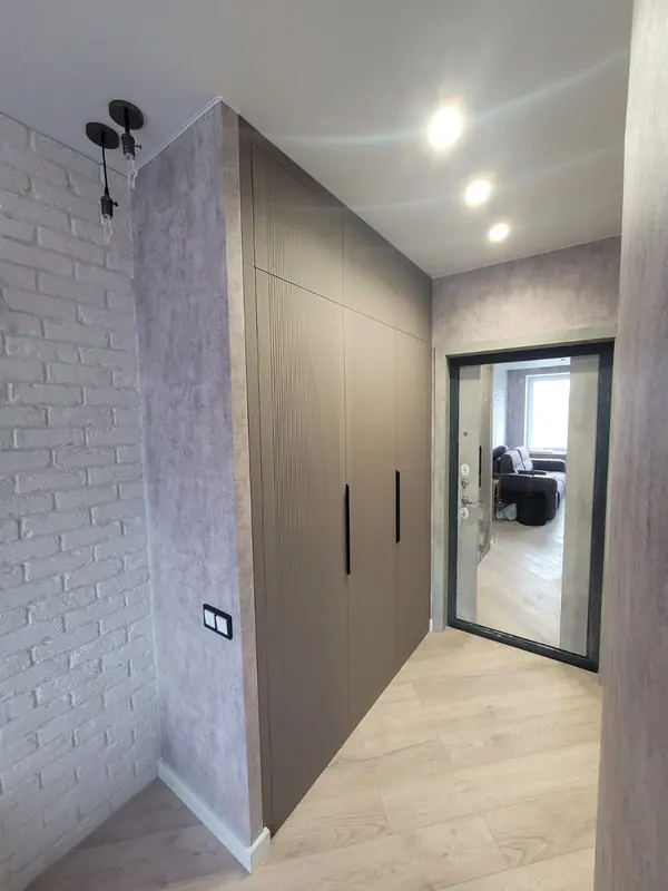 Встроенные распашные шкафы