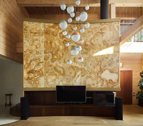 Панно из оникса