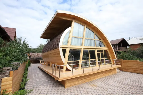 Не обычная архитектура Красноярска - дом на берегу Енисея