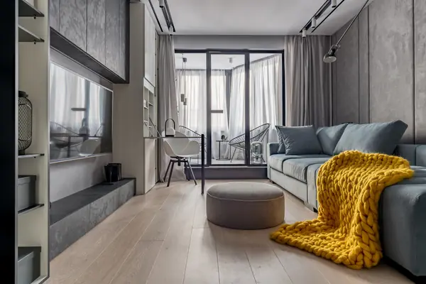 "Белый, серый и графит"