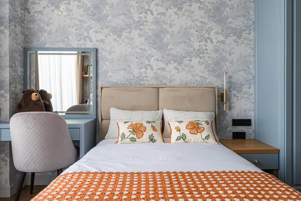 с видом на реку