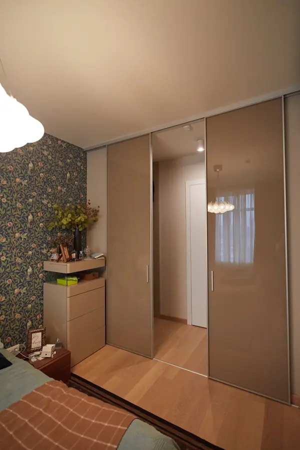 Двери + проходная гардеробная raumplus