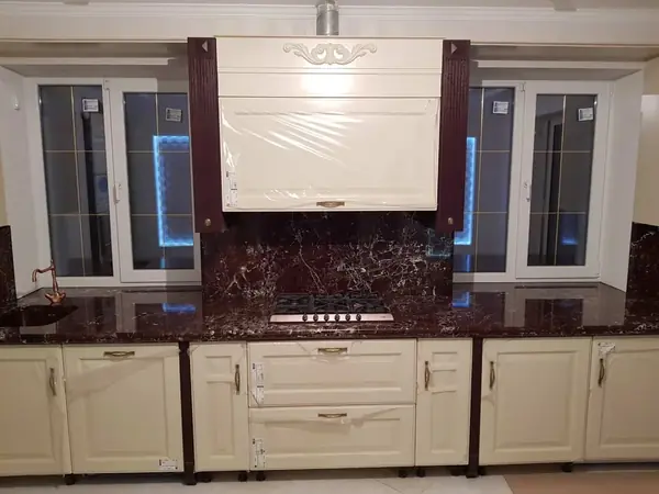 Красный мрамор Rosso Levanto