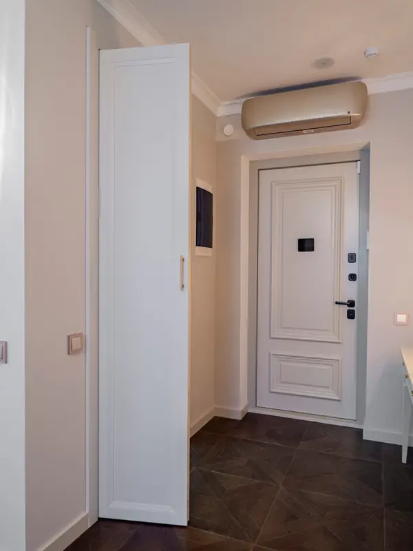 Меблировка квартиры: необычная кухня и гардеробная