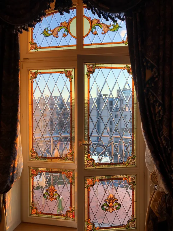 Витражи в технике Тиффани с применением фацетированных элементов