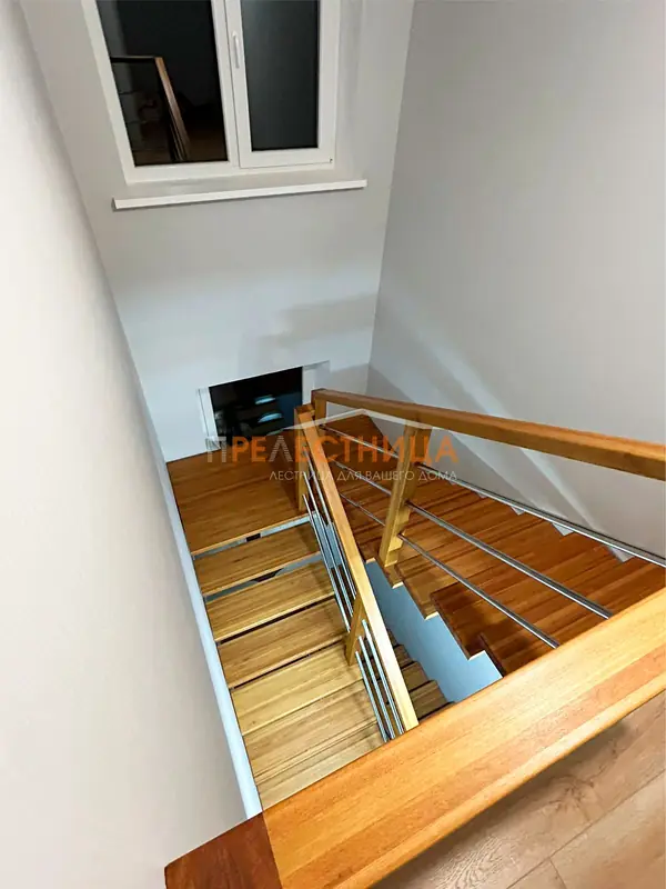 Лестница на центральном косоуре Ассоль-42