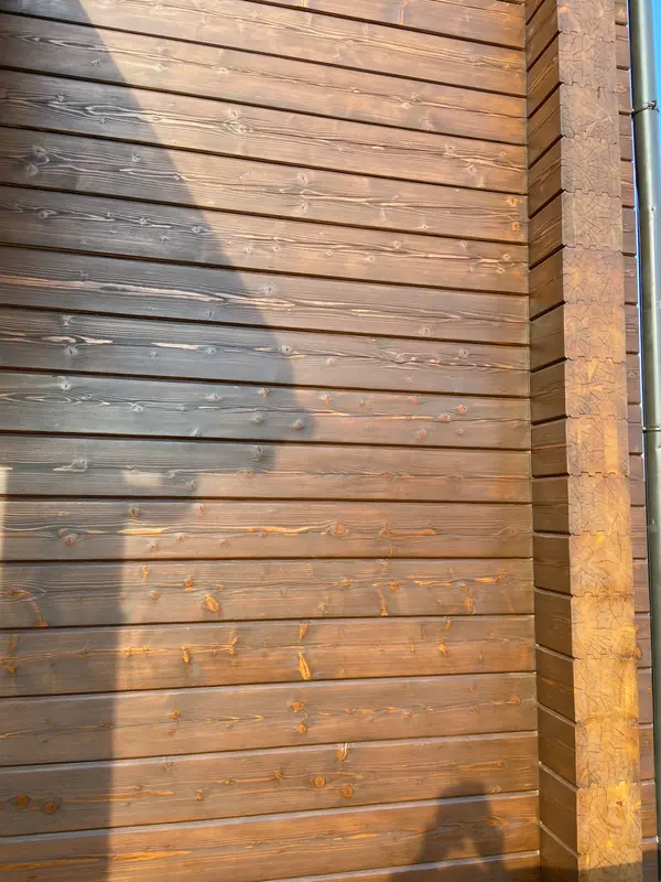 Покраска фасада ( обновление) из клееного бруса в КП "Озёрный край".