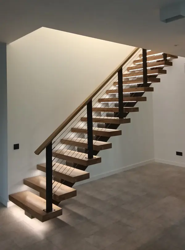 Лестница в стиле LOFT центральной балке