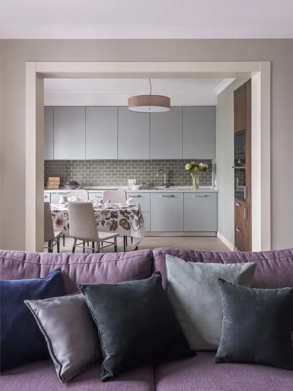 Вид на кухню из гостиной