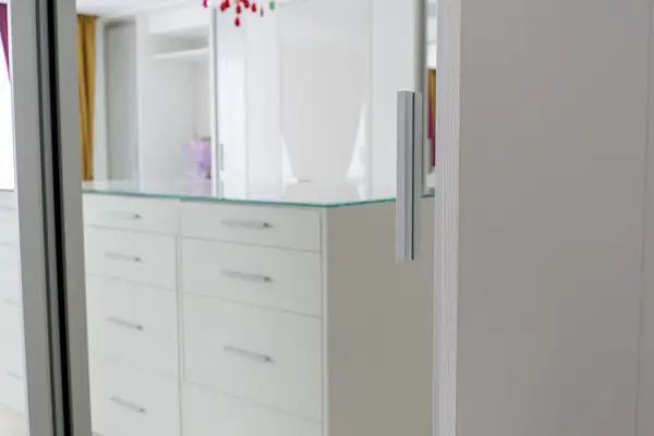 Гардеробная raumplus с комодом-островом