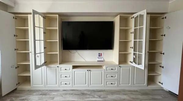 Шкаф в гостиную