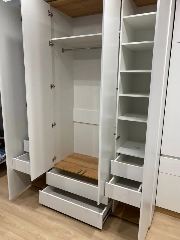 Распашные шкафы