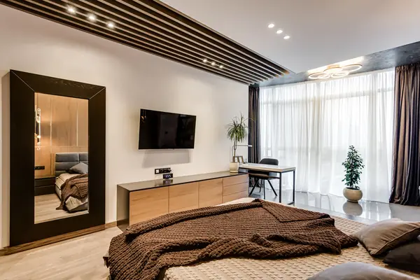 Фото реализации проекта "Квартира в доме с часами"