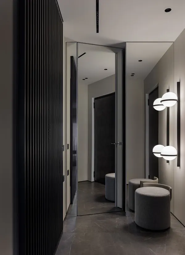 Монохромная квартира 90 м2 в центре Москвы