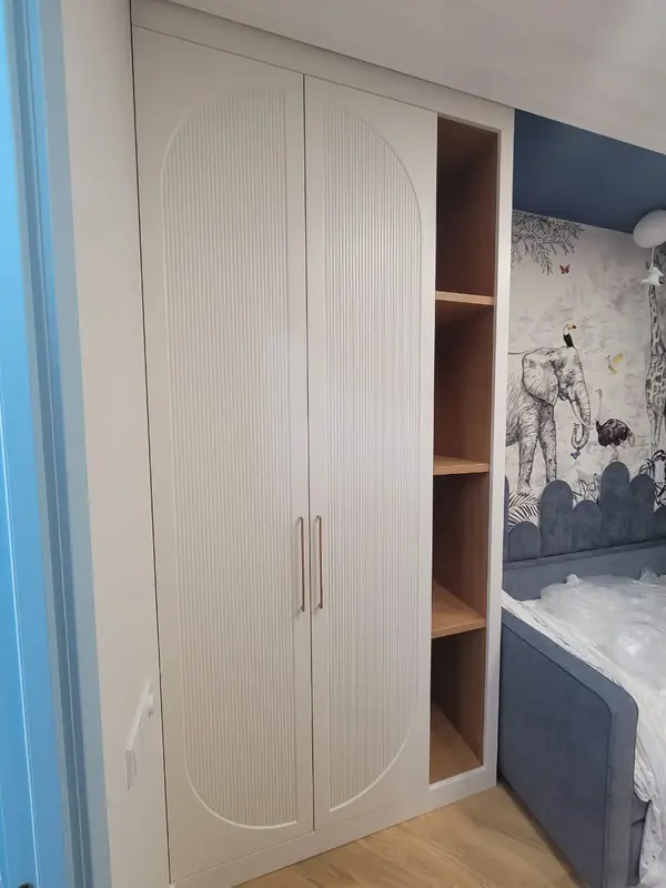 Распашные шкафы