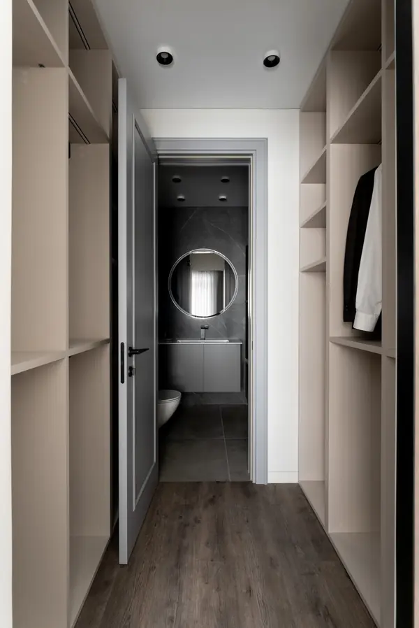 Квартира для семейной пары в серых и бежевых тонах