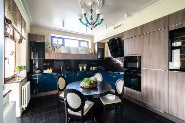 Дом для семьи в Куркино. Кухня.