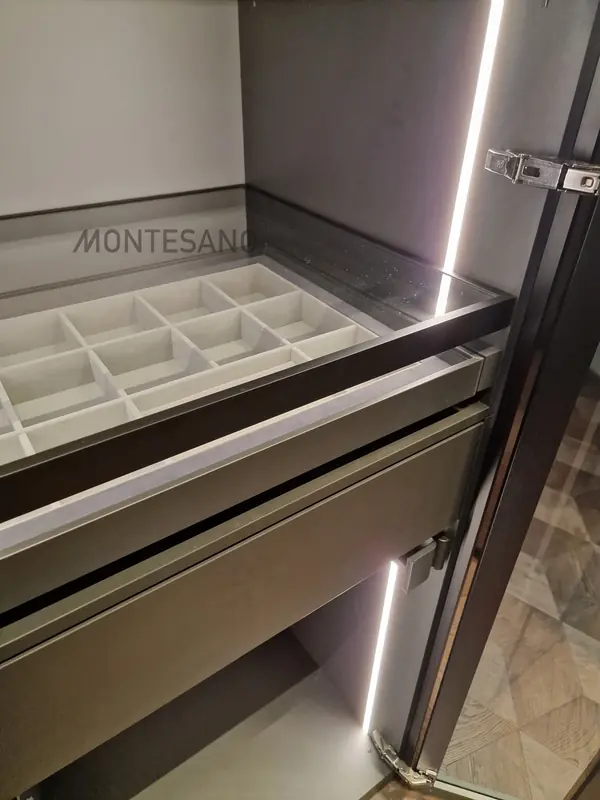 Стеклянный гардероб