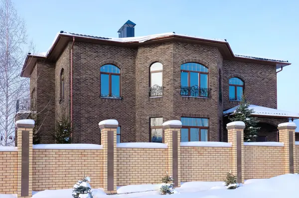 Классический дом в поселке Карпов пруд