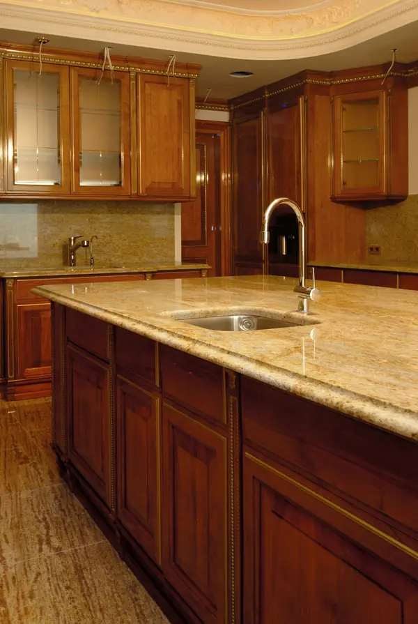 Гранит Ivory Brown в интерьере