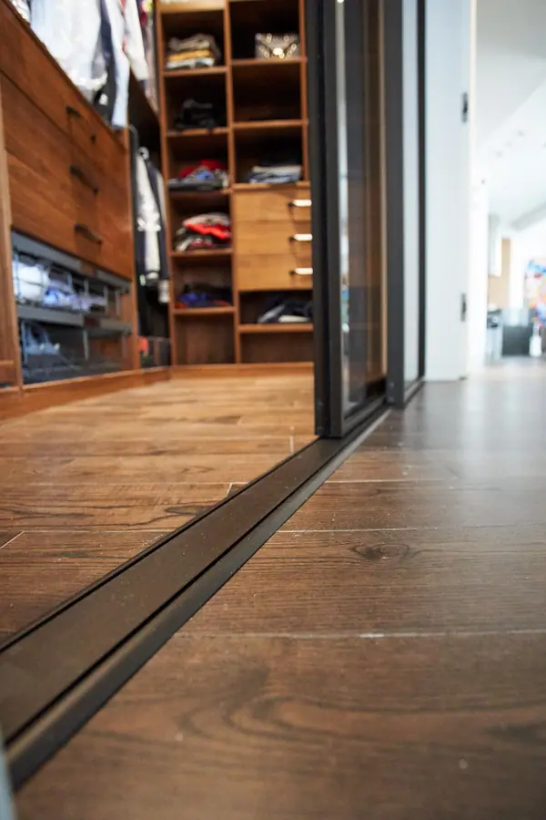 Раздвижные двери S1200 raumplus темная бронза для гардеробной