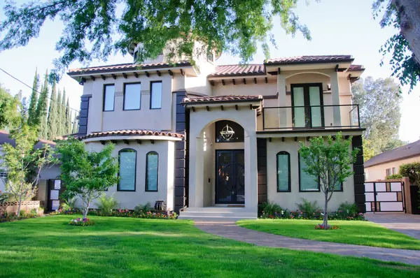 Северный Голливуд - Лос Анджелес. Дом в средиземноморском стиле.