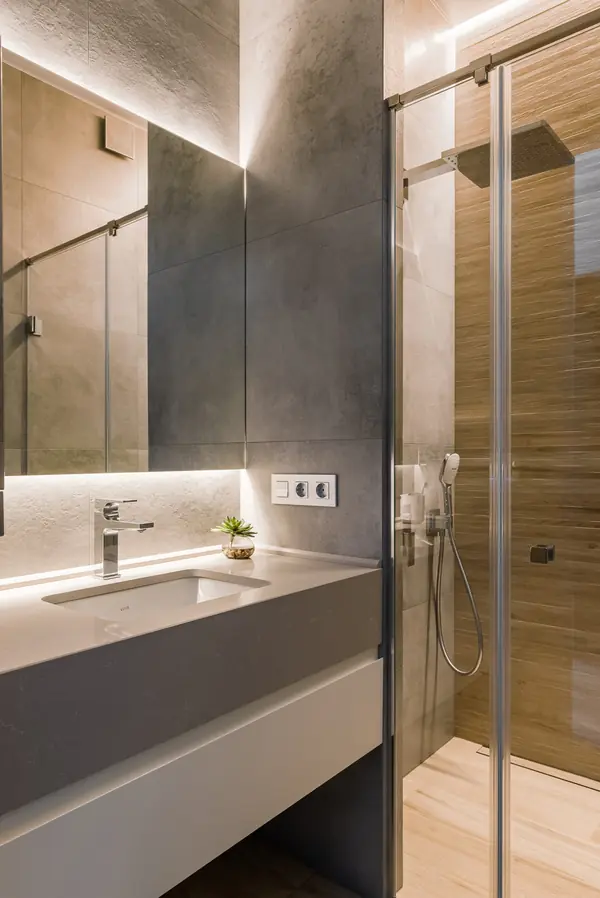 на стороне монохрома