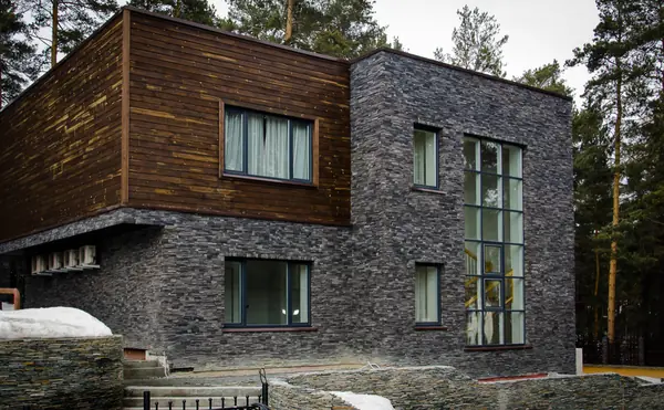 Остекление фасада загородного дома